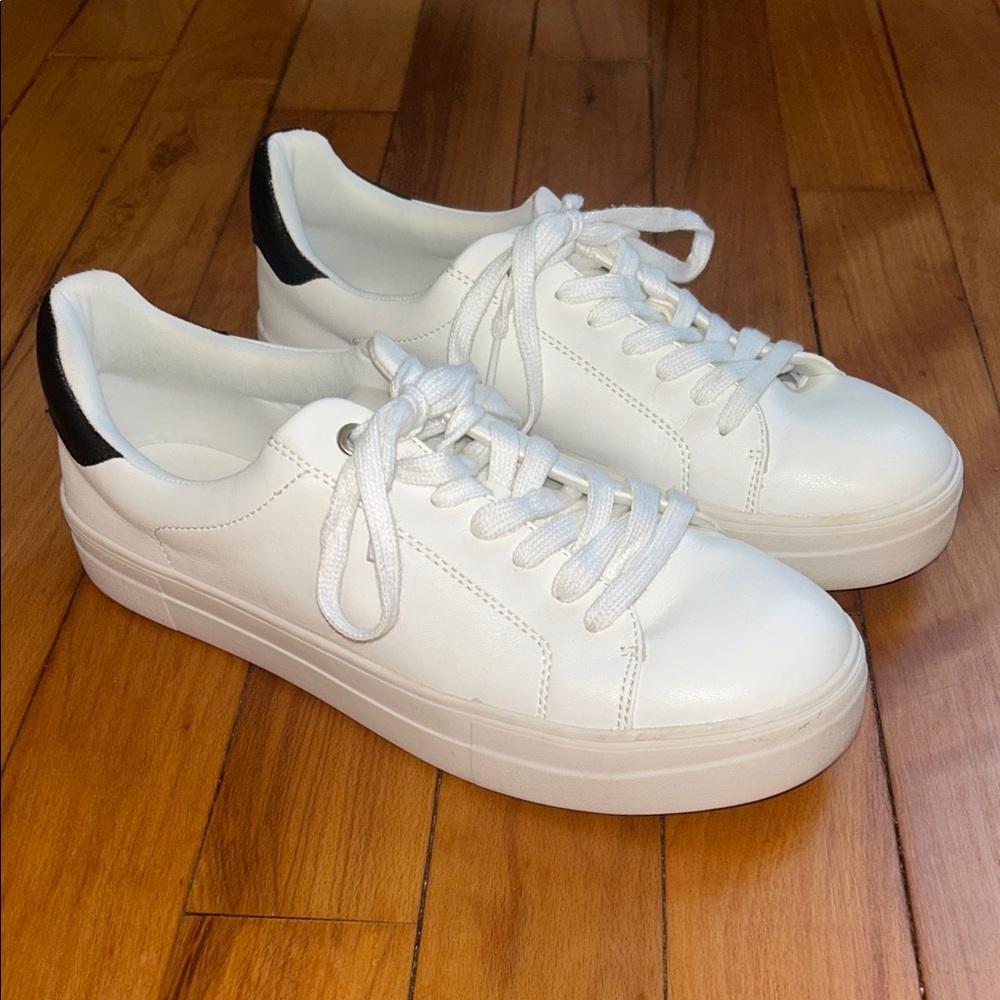 Simply Vera Vera Wang White Casual Sneakers
